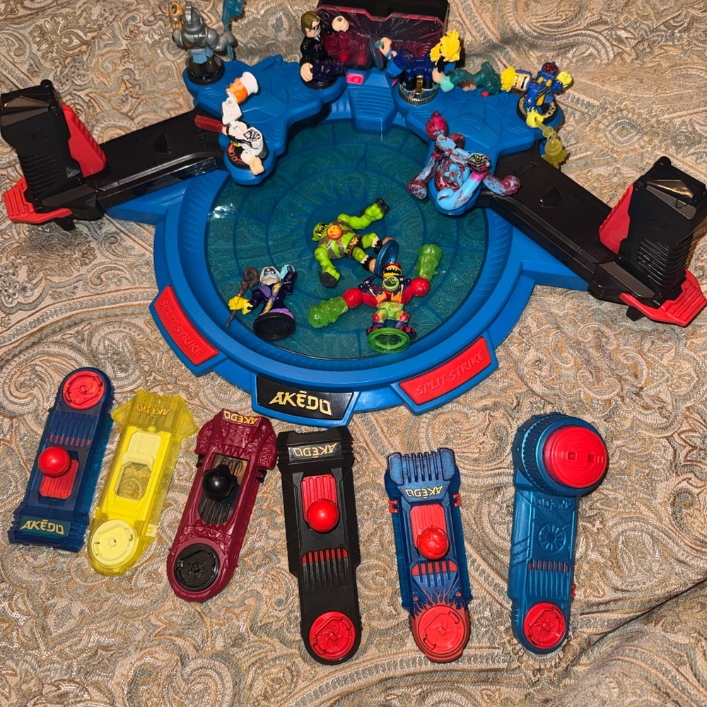 Ultimate Battle Arena Playset - Blue and Red - Picture 2 of 2